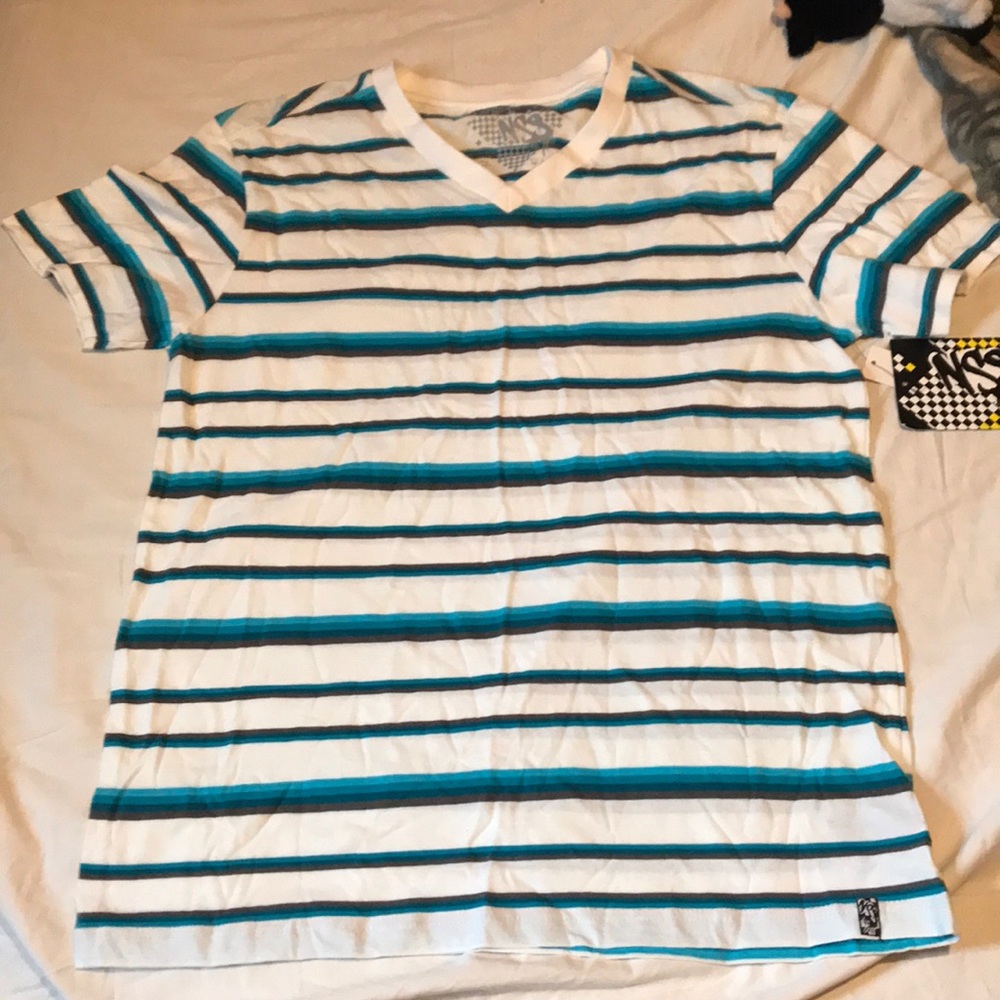 Men’s NWT v-neck short sleeve tee